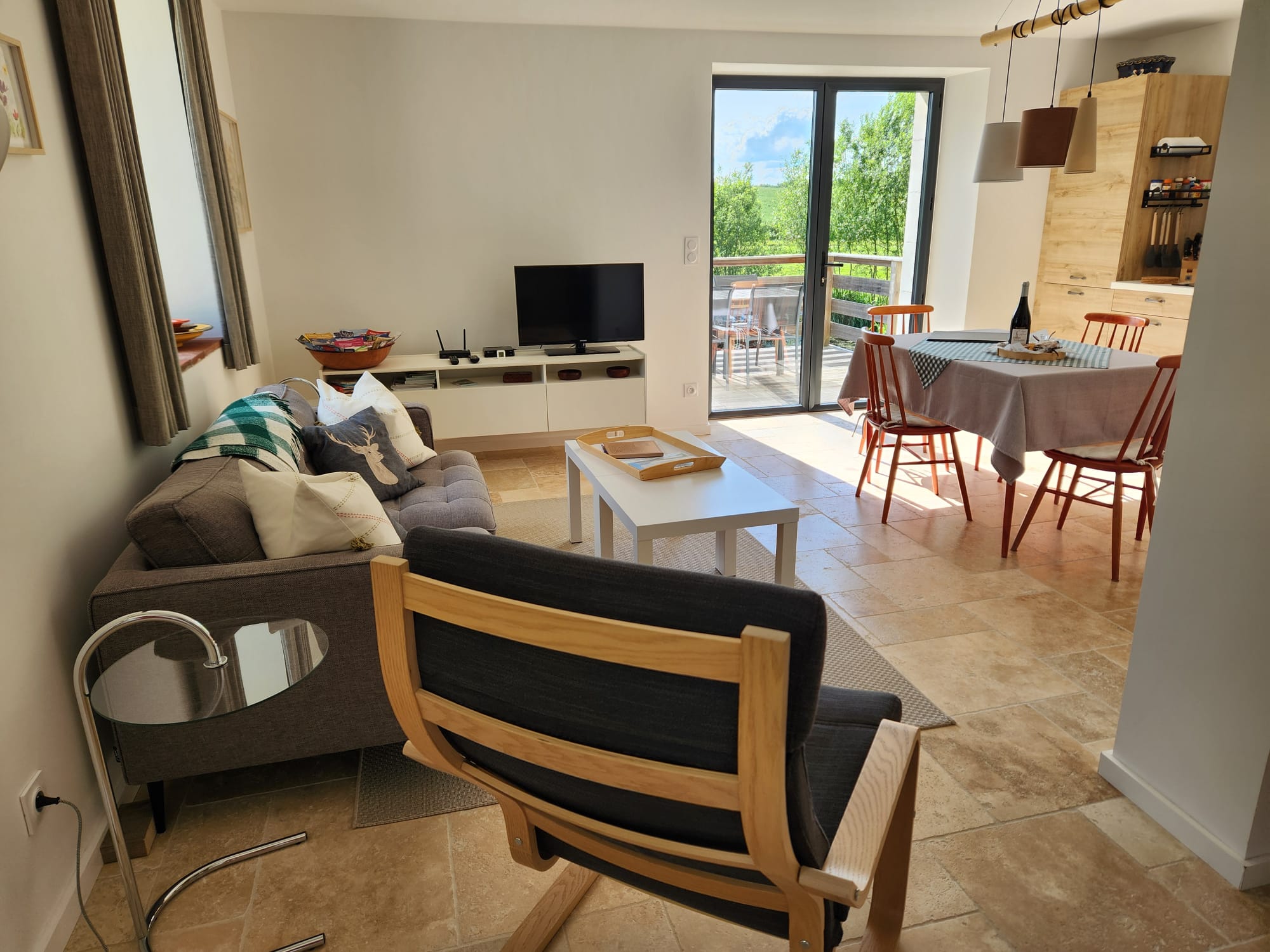 Le séjour ouvert sur la terrasse